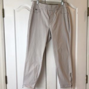 Nine West pull on skinny crop khakis. Size 12.